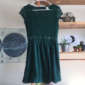 Dark Green Short-Sleeve Lace Dress